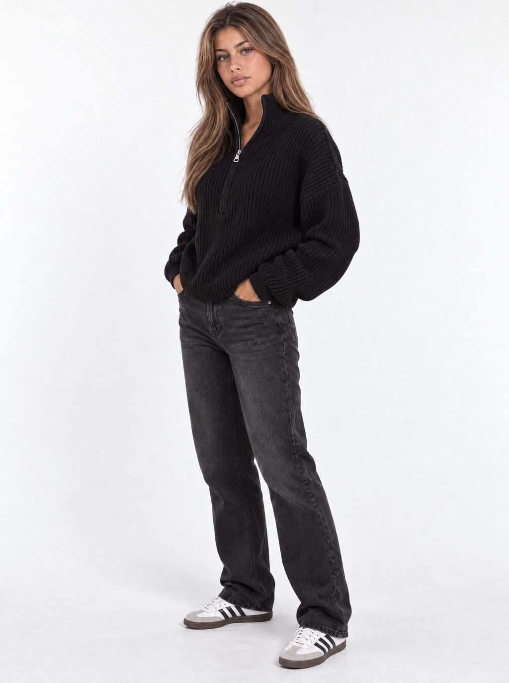 Schwarz - Rippstrickpullover mit kurzem Zipper