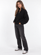 Schwarz - Rippstrickpullover mit kurzem Zipper
