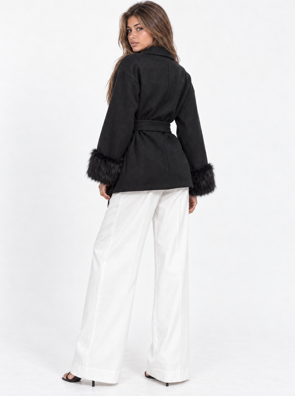 Schwarz - Wickeljacke mit Kunstfell-Manschetten