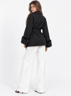 Schwarz - Wickeljacke mit Kunstfell-Manschetten