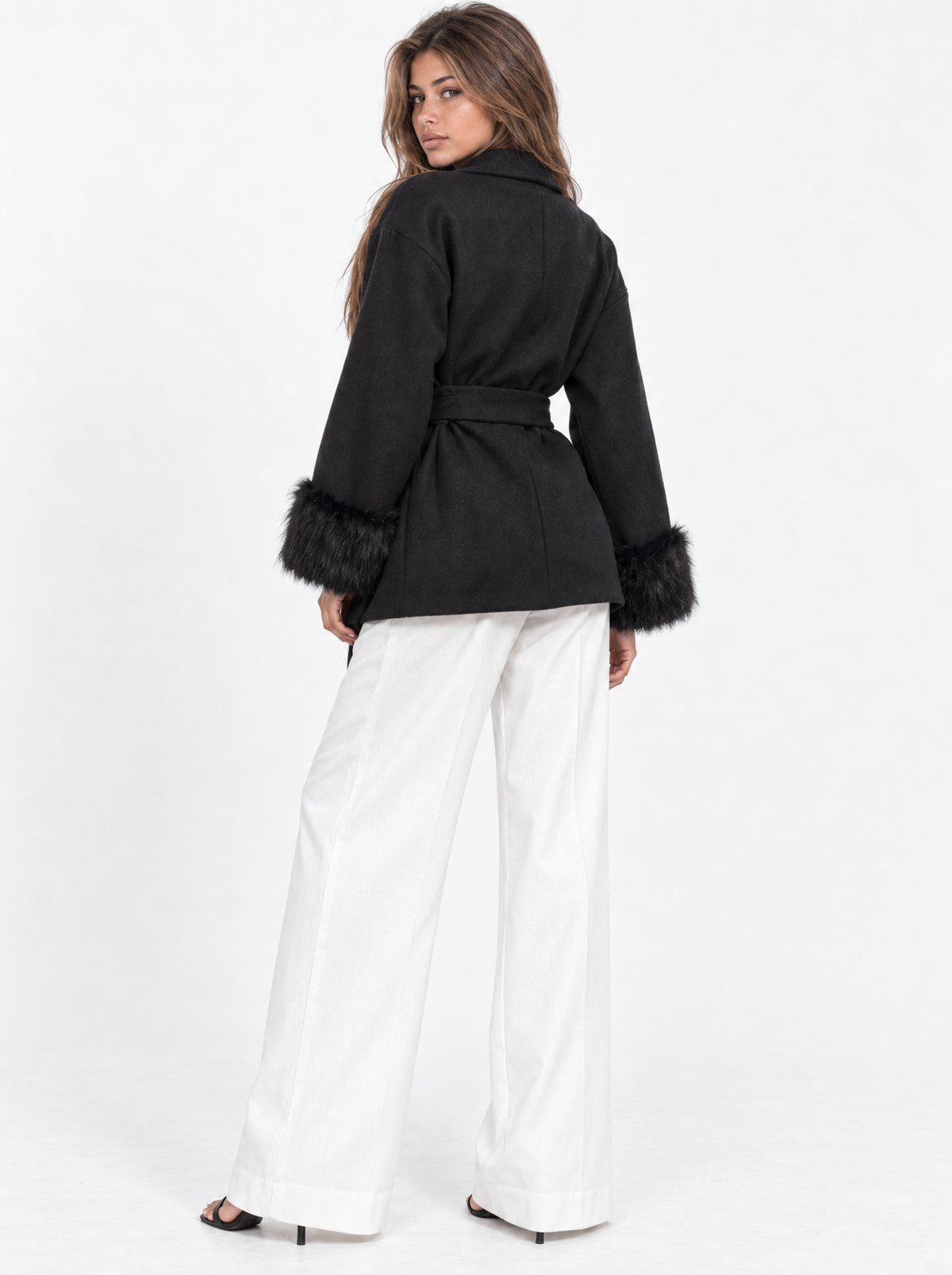 Schwarz - Wickeljacke mit Kunstfell-Manschetten